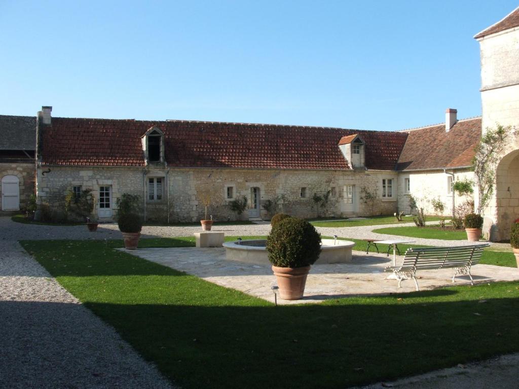 Manoir De La Rousselliere Aparthotel Loches Quarto foto